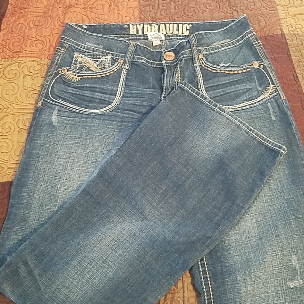 Hydraulic medium wash flare jean